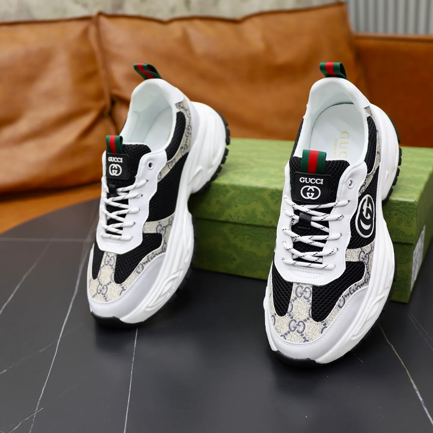 Ex-factory price: 462💰🙅‍♂️🙅‍♂️🙅‍♂️ Brand: Gucci GUCCi Standard code: 38-44 (45 customized) Grade: Same as the official website Material: Original material splicing Comfortable and breathable lining Lightweight and wear-resistant sports outsole Style category: Men's fashionable casual shoes Running sneakers Distinguished luxury brand elements Top luxury Color: actual picture color